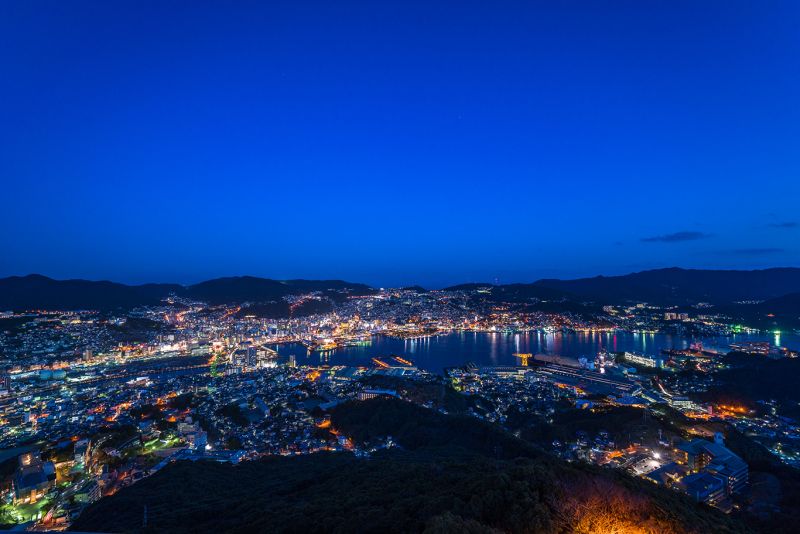 Cảnh đêm nhìn từ núi Inasa